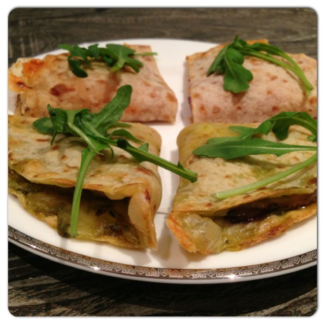 Speltlompepizza delt opp