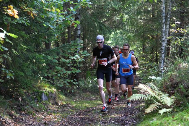 Jarle Wermskog og Lars Petter Stormo i første skogsparti på Montebelloløpet