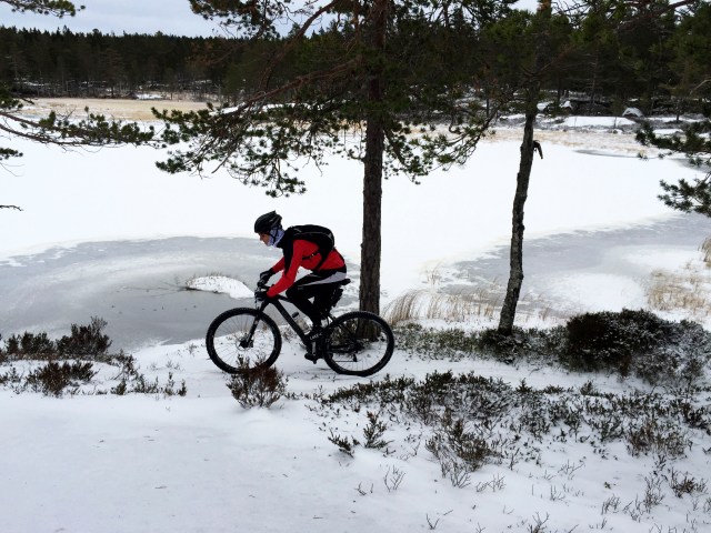 Vintersykling i Drammensmarka med piggdekk og vintersykkelsko