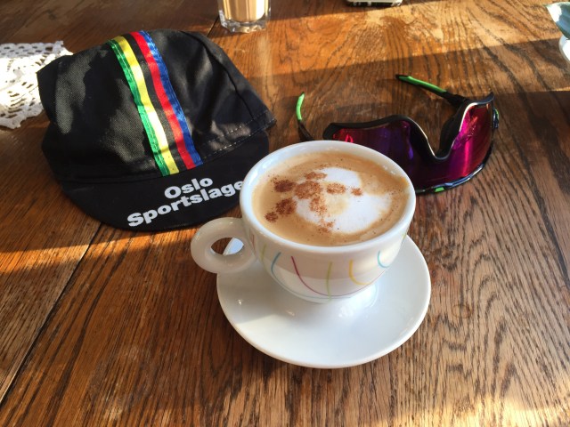 kaffestopp-pa-sykkeltur-happytimes