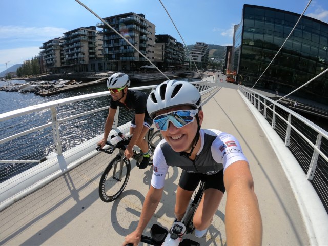 Lars Petter og Trude Stormo sykler i Drammen 