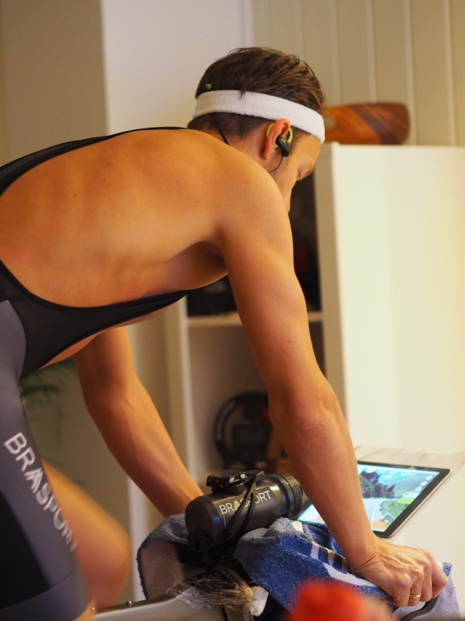 Lars Petter Stormo sykler innendørs